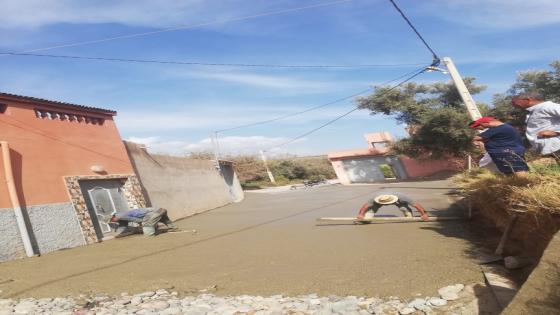 تارودانت: جماعة اداوكماض ، جمعية تامونت للتنمية البشرية ، تواصل مشروع تبليط أزقة دوار ندحساين في شطره الخامس