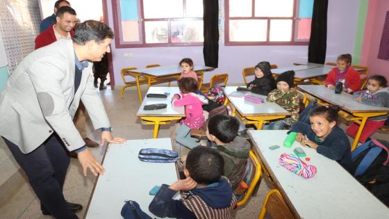 عامل إقليم تارودانت يواصل زيارته التفقدية للساكنة المحلية بالمناطق المتضررة من زالزال بجماعتي تالكجونت وتيكوكة 