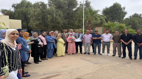 تكريم إستثنائي لمترشحة حرة لإمتحانات البكالوريا تبلغ من العمر 77 سنة داخل مركز متحان سيدي وسيدي بتارودانت